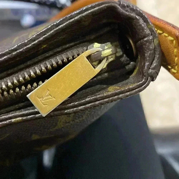 Authentic Louis Vuitton Looping MM Monogram Shoulder Bag - Picture 14 of 14